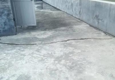 海棠楼顶漏水维修公司分享下如何解决卫生间隐蔽部位漏水的问题?